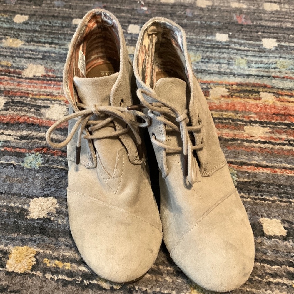 Toms Desert Wedge Suede Booties Shoes Wedge Natural Tan Lace-up Size 8.5